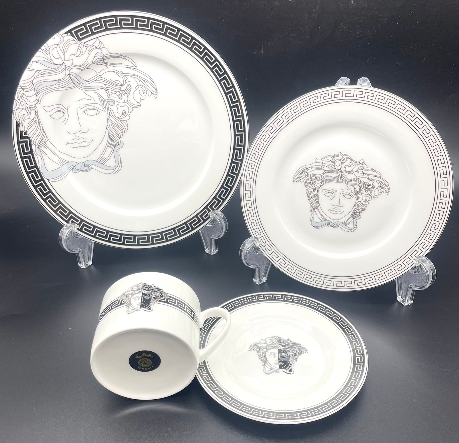 New Arrival Versace set of 3 pieces - Image 2 of 3